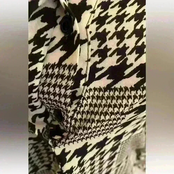 The Limited Women’s Houndstooth pattern Print Blouse Top Size Medium - Picture 5 of 11